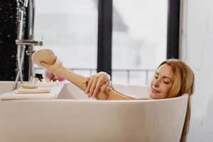 A forró fürdő nemcsak a stresszt űzi el 