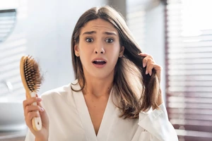 Erre utalhat a hajhullás: összeszedtük a lehetséges okokat